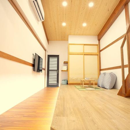 Lost Circle Homestay Tainan Buitenkant foto